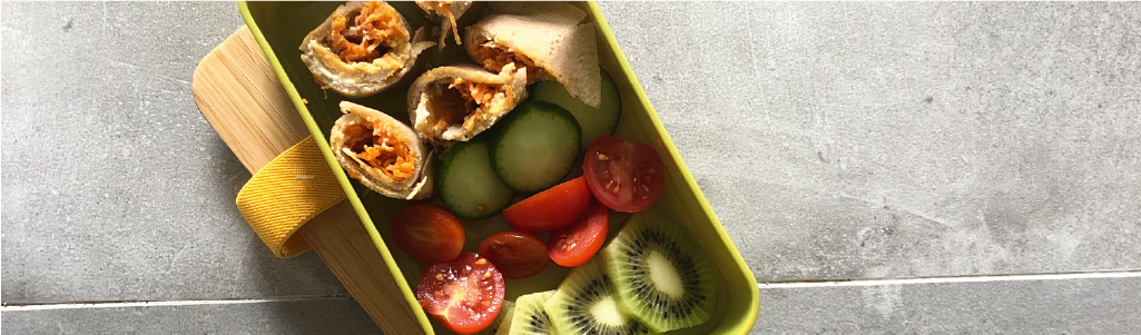 Buchweizenrolle mit Karotten und Erdnuss-Hummus